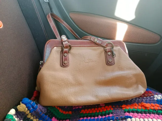 Bolso de piel beige y marrón