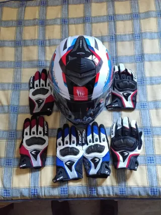 Lote de Casco de moto y guantes.