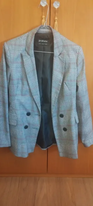 Blazer Stradivarius cuadros gris 