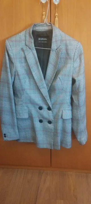 Blazer Stradivarius cuadros gris 