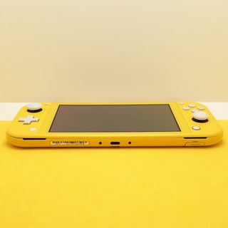 Nintendo Switch Lite Gialla + Custodia Luigi's Man