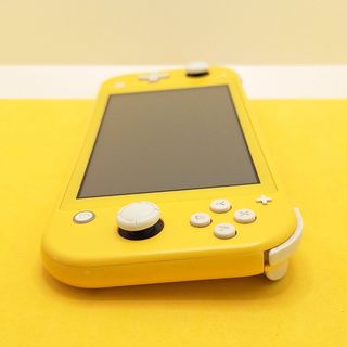 Nintendo Switch Lite Gialla + Custodia Luigi's Man