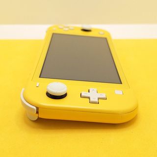 Nintendo Switch Lite Gialla + Custodia Luigi's Man