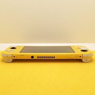 Nintendo Switch Lite Gialla + Custodia Luigi's Man