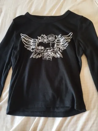 Camiseta negra manga larga con estampado