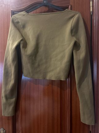 Top Zara manga larga verde oliva