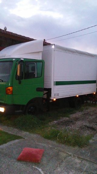 Nissan Atleon 2003