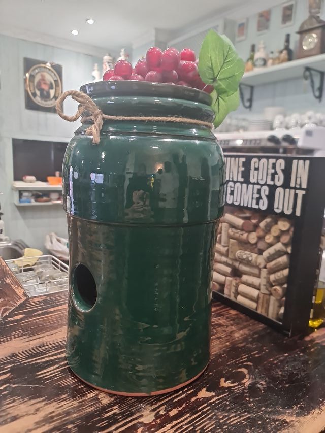 Tinaja de barro para vino