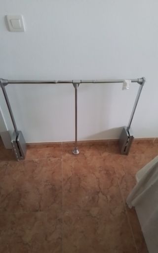 Perchero para altillos de armario