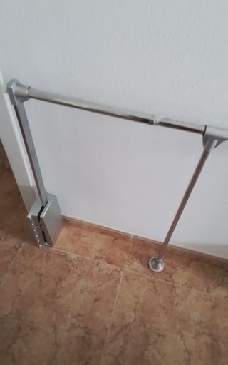 Perchero para altillos de armario