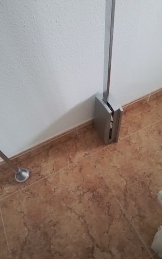 Perchero para altillos de armario