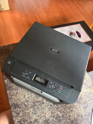 Impresora/ escáner Brother DCP-7060D como nueva