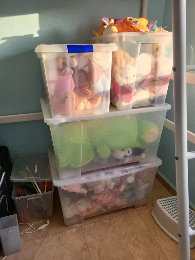 Lote de peluches variados con los cajones