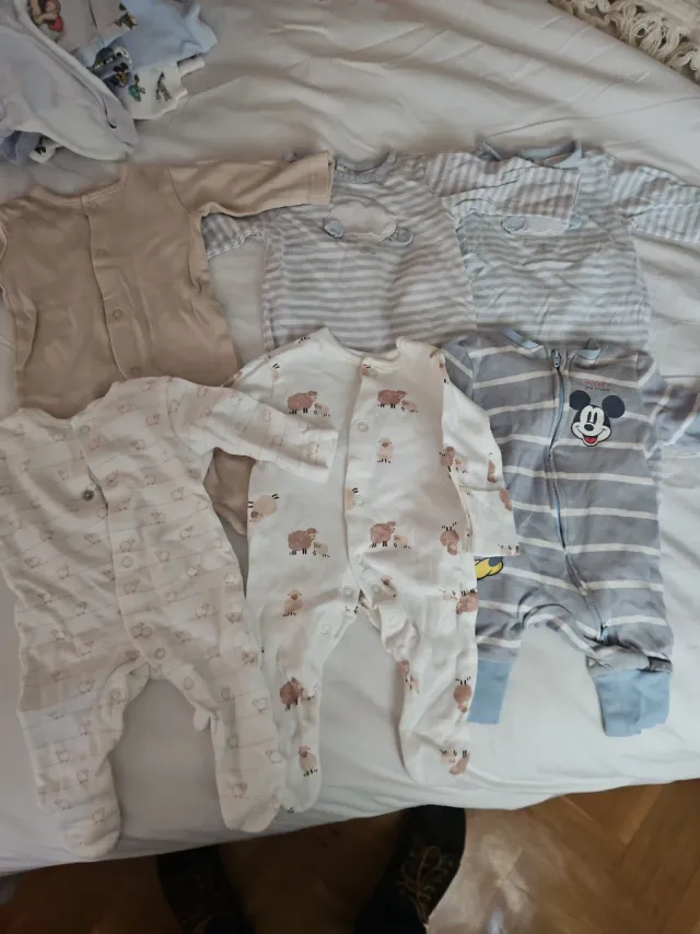 Pijamas Bebé (0-6 meses)
Bodys (0-6meses)