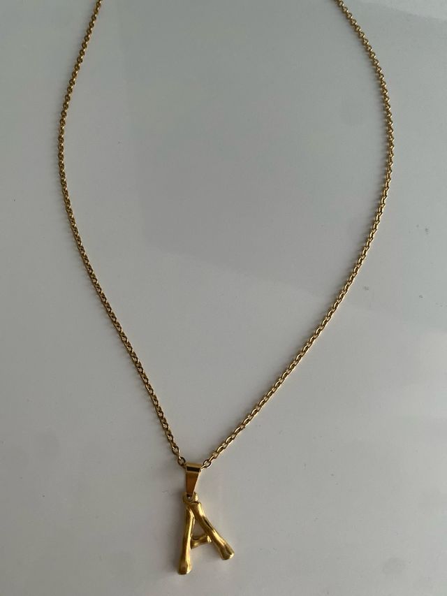 Collar con letra A
