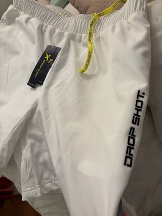 Pantalón corto deportivo blanco.Nuevo sin estrenar