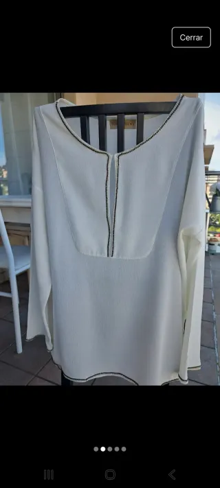 Camisa blanca con pedrería