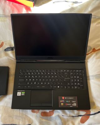 MSI GL75 Leopard 10SFK 17” i7 RTX + funda + base 