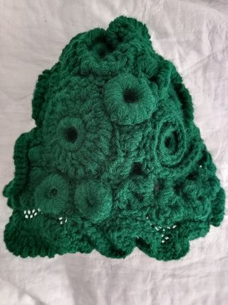 Gorro de lana. Hecho a mano. Gorro moderno 