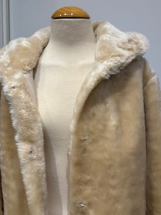 Chaquetón mujer de pelo Marfil con capucha