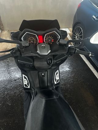 Yamaha XMAX 400cc Scooter serie Momo