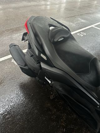 Yamaha XMAX 400cc Scooter serie Momo