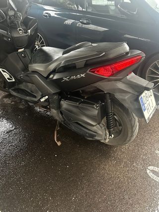 Yamaha XMAX 400cc Scooter serie Momo