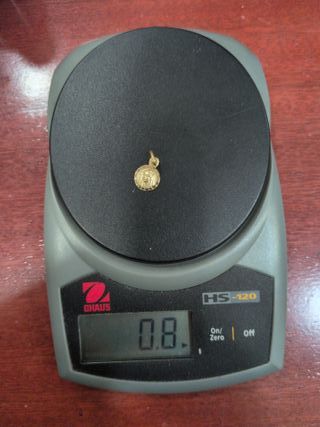 Mini Medalla Macarena Mantilla Oro