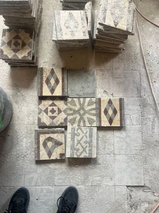 busco este modelo de baldosa hidraulica