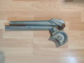 Curvadora para tubo de cobre de 15 mm. de diámetro