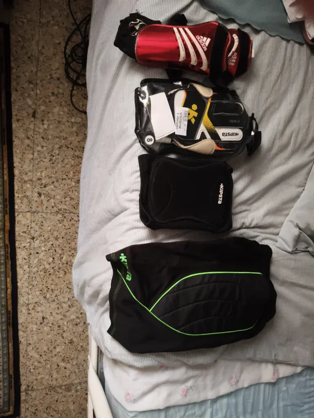 Attrezzatura da portiere Adidas e Kipsta