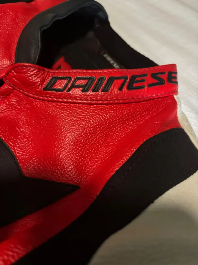 Chaqueta Dainese Negra y Roja