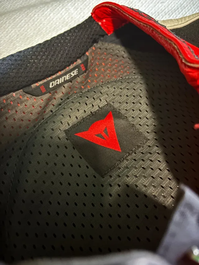 Chaqueta Dainese Negra y Roja