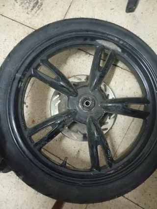 Rueda Peugeot Tweet 125