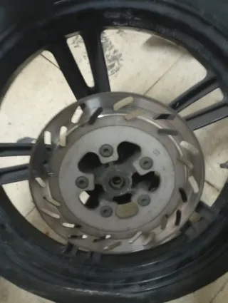 Rueda Peugeot Tweet 125