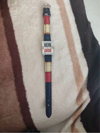 Reloj Tommy Hilfiger Azul y Rojo