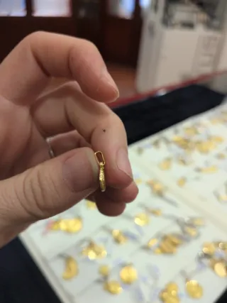 Mini Medalla Virgen Trianera Oro