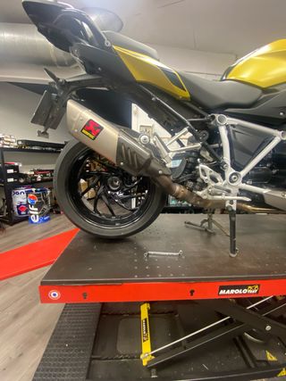 Escape Akrapovič bmw