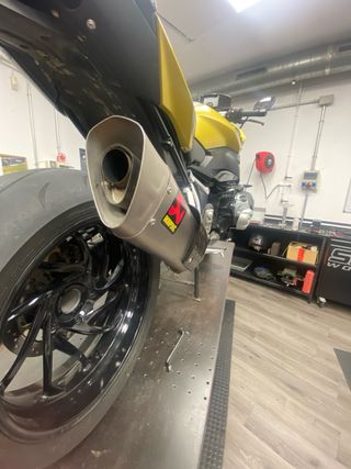 Escape Akrapovič bmw