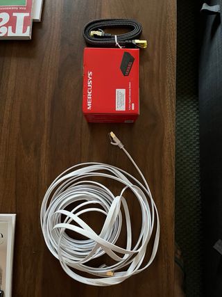 Switch Gigabit 5 Puertos + cables Ethernet