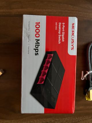 Switch Gigabit 5 Puertos + cables Ethernet