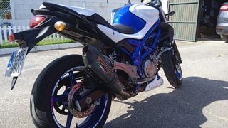 Suzuki Gladius 650 Blanca y Azul
