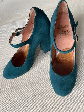 Zapato Mary Jane tacón alto de ante Clarks azul