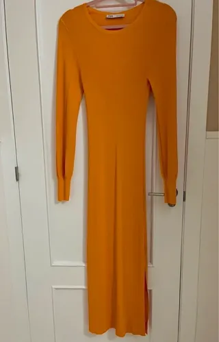 Vestido naranja Zara manga larga. S