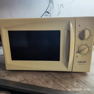 Microondas Salco SMW-700G con Grill