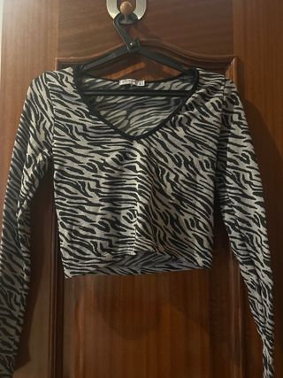 Top Stradivarius cebra manga larga