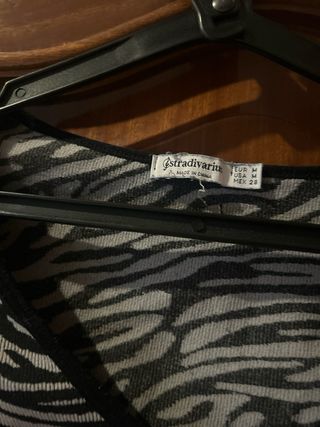 Top Stradivarius cebra manga larga