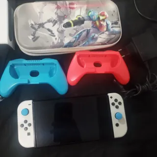 Nintendo Switch OLED blu e bianco