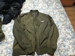 Cazadora verde bomber