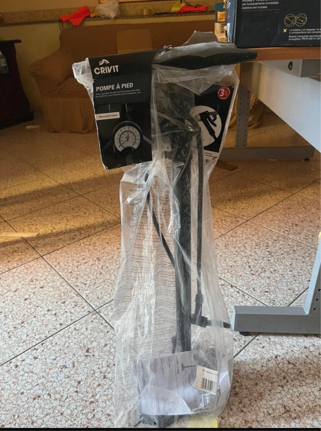 Gonfiatore a mano Crivit con manometro